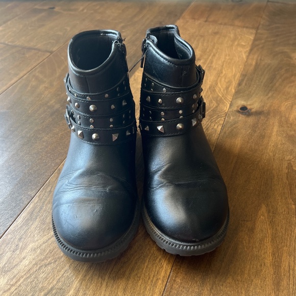 Little Girl’s Black Booties - Picture 1 of 8